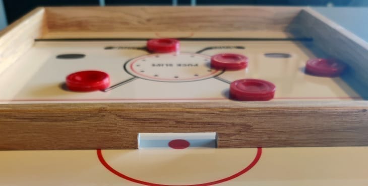 Uitgebreide achtergrondinformatie over sling puck bordspel van hout